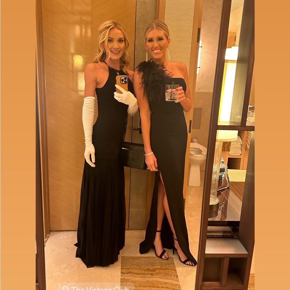 Windsor Patricia Crepe Black One Shoulder Marabou Feather Slit Formal Gown S - Picture 7 of 11